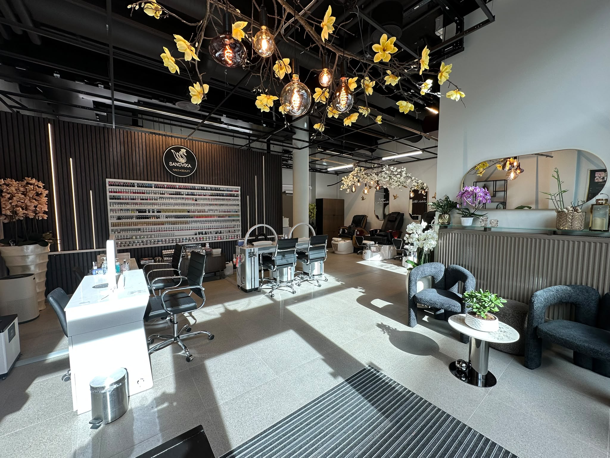 Det lyse og moderne lokalet hos Sandvika Nails & Beauty